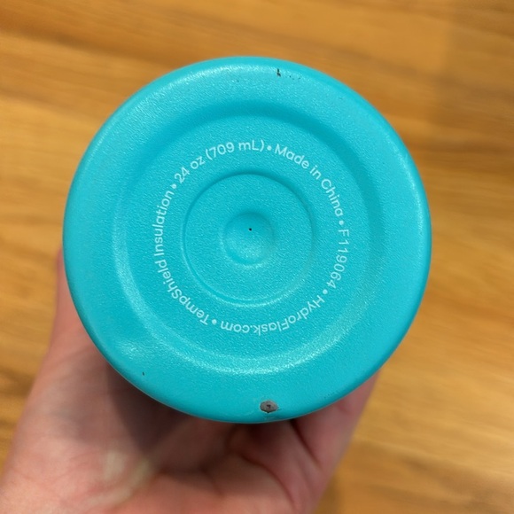Tiffany Blue 24oz Hydroflask - Picture 4 of 4
